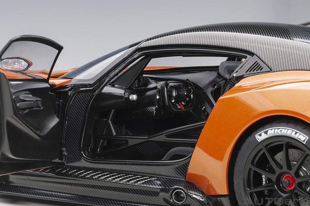 Autoart 1/18 Aston Martin Vulcan Orange