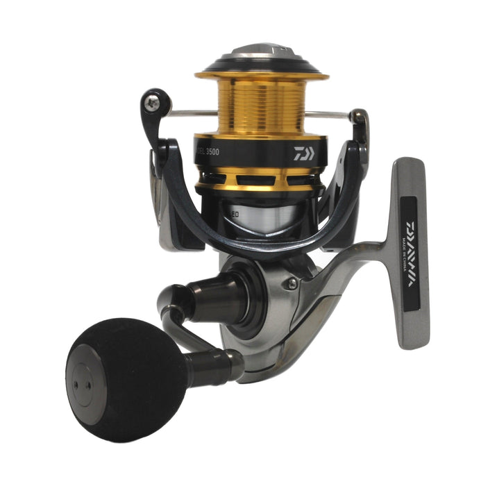 Daiwa Spinning Reel 15 Badel 3500 2015 Model - High-Performance Fishing-Kiichin - The #1 Place for Japanese Goods in Your Hand!