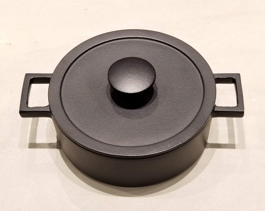 Iwachu Pro Arte Small Casserole Black Induction Nambu Ironware 60003-Kiichin - The #1 Place for Japanese Goods in Your Hand!