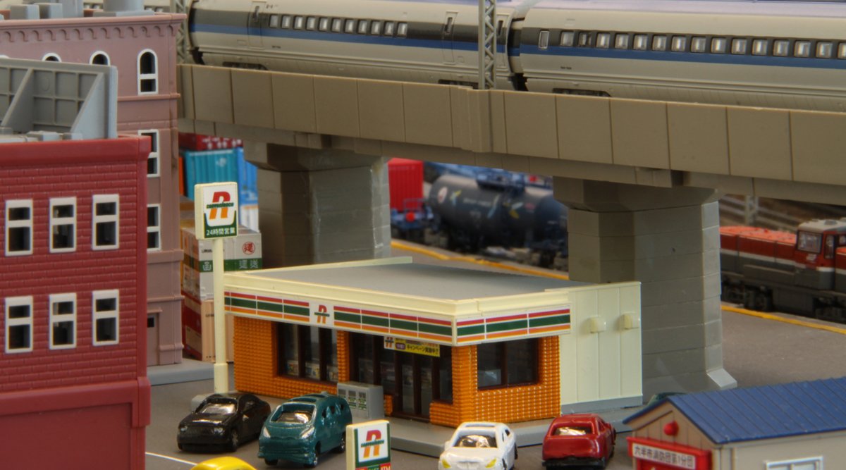 Rokuhan Z Gauge S049-1 Orange Convenience Store Model by Rokuhan