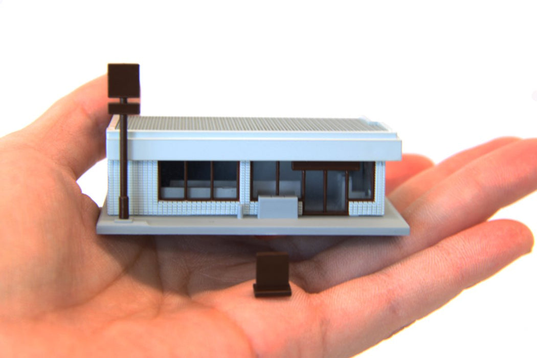 Rokuhan Z Gauge Convenience Store Ash - Model Train Building Accessory