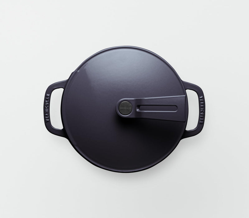 https://cdn.shopify.com/s/files/1/0564/5166/1891/files/Vermicular-Cast-Iron-Enamel-Pot-18Cm-Ocean-Navy-Waterless-Cooking-Waterless-Bake-With-Exclusive-Recipe-Book-Oven-Pot-2-SelfStanding-Lid-Op2R18SNv-4582693921955-1.jpg?v=1752820679