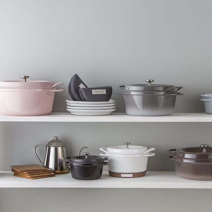 Vermicular 26cm Cast Iron Enamel Pot Natural Beige Waterless Cooking with Recipes