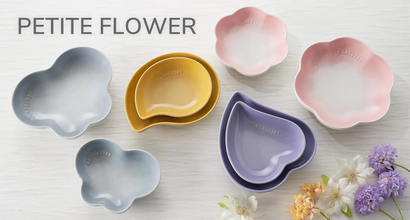 Le Creuset Sphere Round Flower Dish Medium Powder Pink Heat Resistant Microwave Oven Safe by Le Creuset