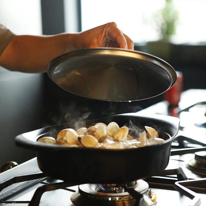 Nihon Yoshokki 22Cm Cast Iron Induction Shallow Casserole with Stainless Steel Lid